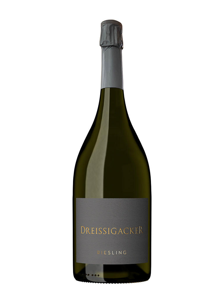 Riesling-Brut_Grossflaschen_Weingut-Dreissigacker_Freisteller