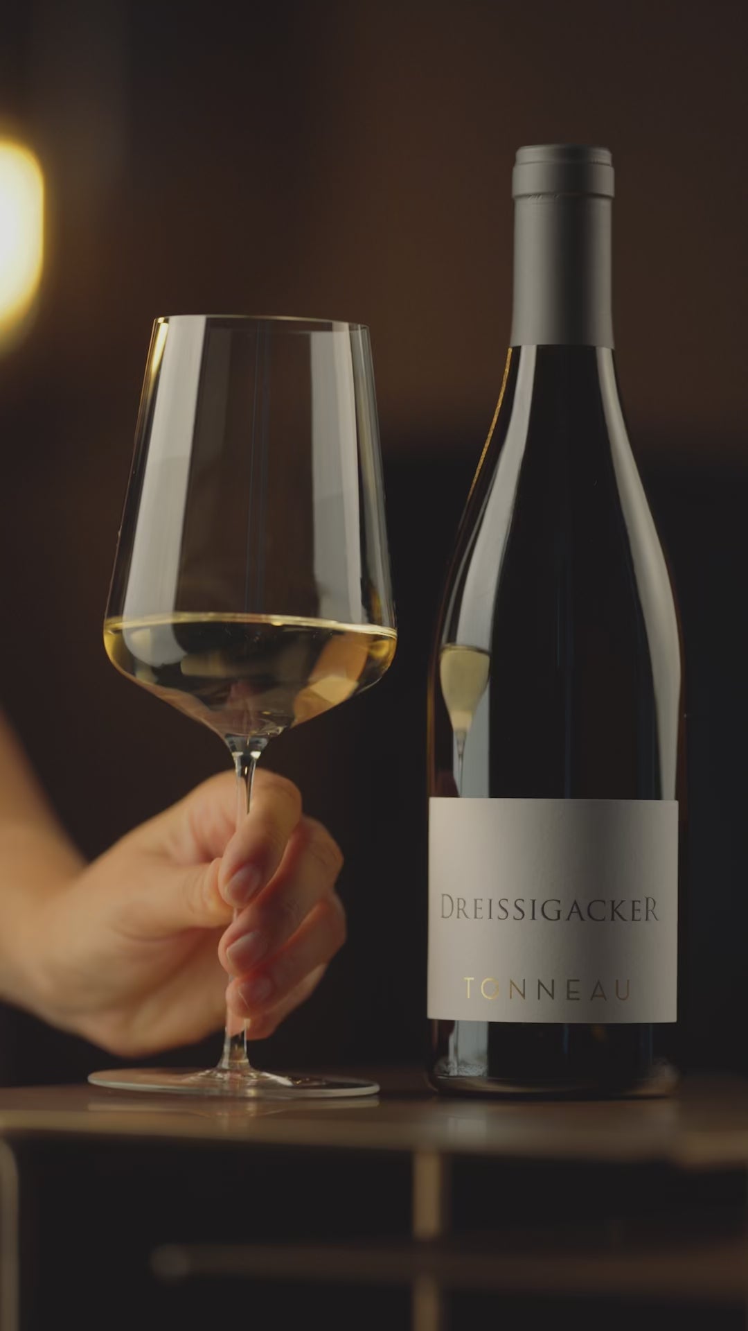 Tonneau-Weissburgunder-Tonneau_Weingut-Dreissigacker_Video-hoch