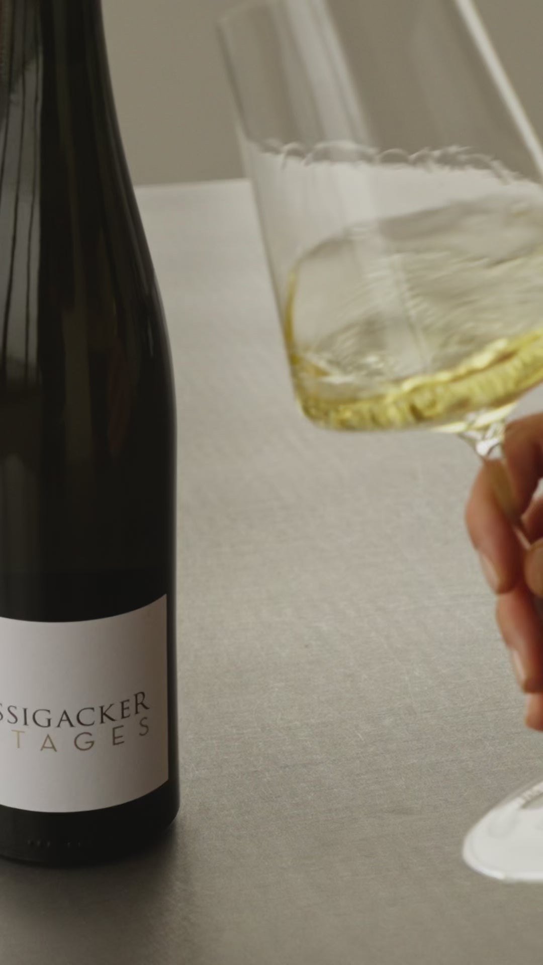 Vintages-Riesling_Vintages_Weingut-Dreissigacker_Video-hoch